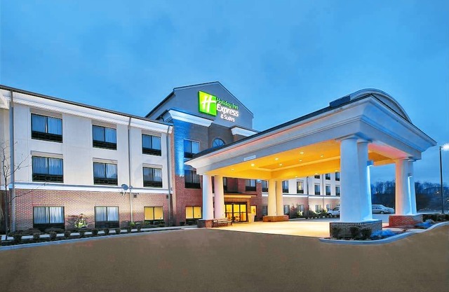 Holiday Inn Express and Suites Wheeling, an IHG Hotel