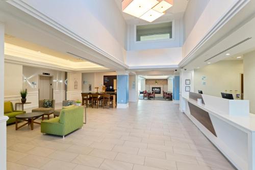 Holiday Inn Express Island Ihg Hotel 