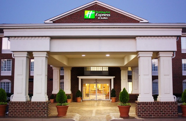 Holiday Inn Express Hotel & Suites Warrenton, an Ihg Hotel