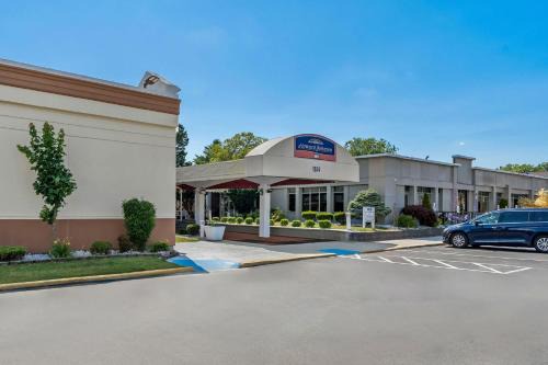 Howard Johnson 