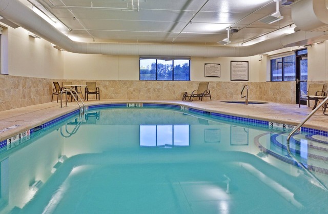 Indoor Pool & Hot Tub Access. Free Breakfast Buffet. Great Location!