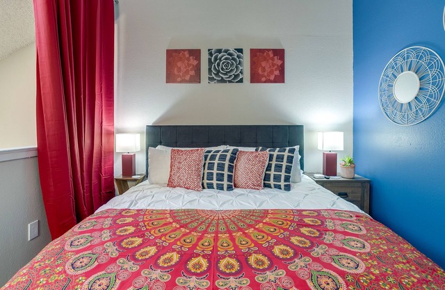 King Bed✶Super Fast WiFi✶4K TVs✶2 Car Parking #106