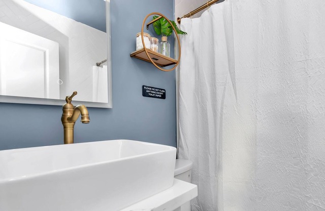 Luxury Boutique Suite near Downtown & Medical Center