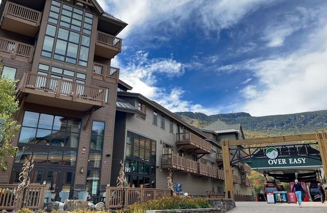 Luxury Studio Available Ski in -ski out Village Plaza & Spruce Peak View