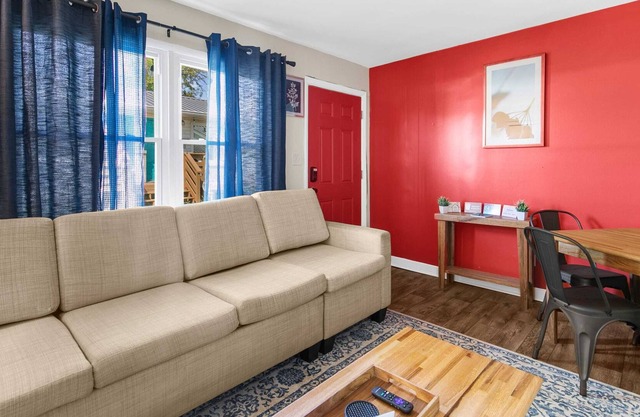 Midtown Apartment, Near Parks! The Bricks Apt 1&2