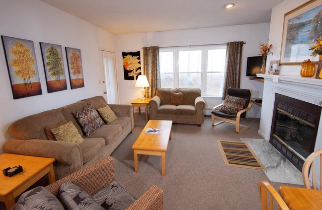 Okemo Retreat! Ski-In/Ski-Out Condo