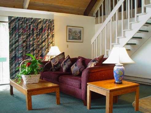 Oyster Bay Inn & Suites