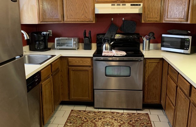 Perfect location in desirable Alpine Village all weeks are 20% off nightly rate