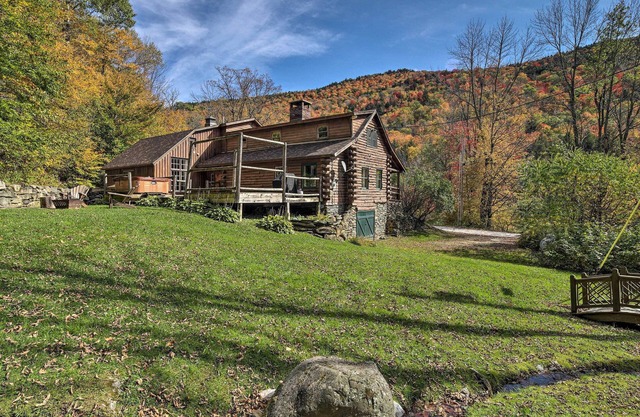 Picture-Perfect Vermont Mtn Cabin w/ Hot Tub!