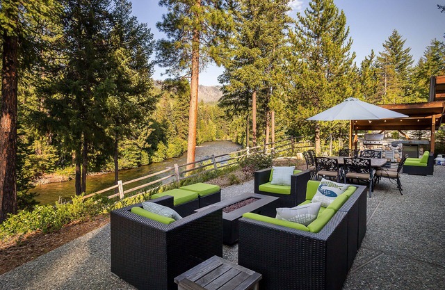Riffle River Lodge 
