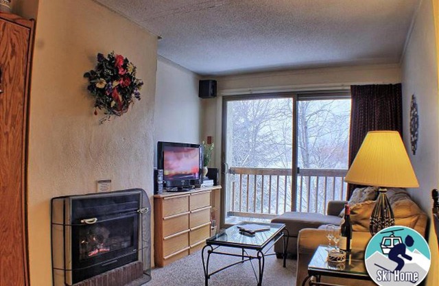 Ski home to this cozy one bedroom condo Whiffletree F5