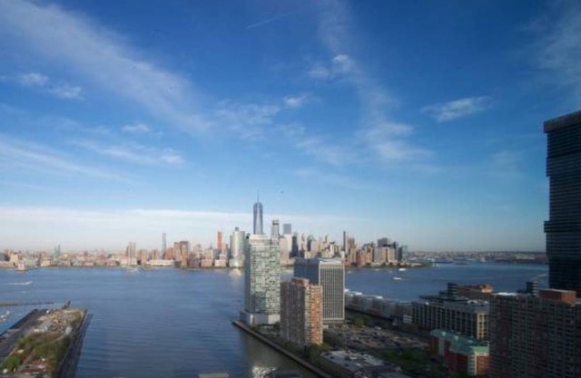 Stunning Scenery Over a NYC Skyline - Monaco #3707S