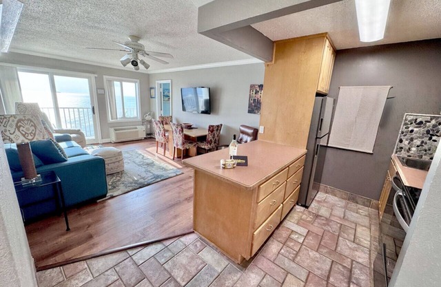 Sunshine 11th Floor Panoramic Ocean Views - 1102