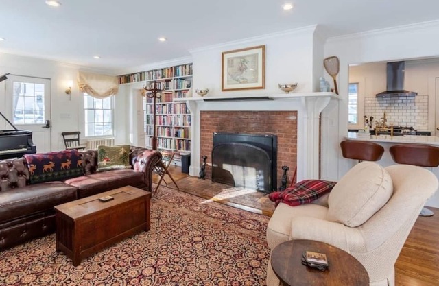 This house is a 2 bedroom(s), 2.5 bathrooms, located in Manchester, VT.