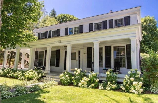 This house is a 4 bedroom(s), 2.5 bathrooms, located in Manchester, VT.