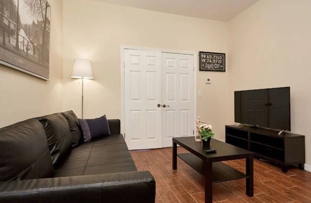 TWO Cozy 4BR Apartment Close to NYC