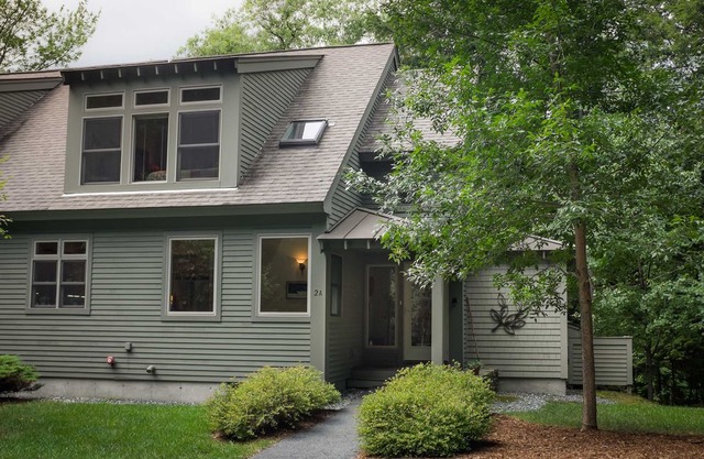 Ultra -Modern Beautifully Furnished 3 Bedroom 2.5 Bath Townhome in Quechee