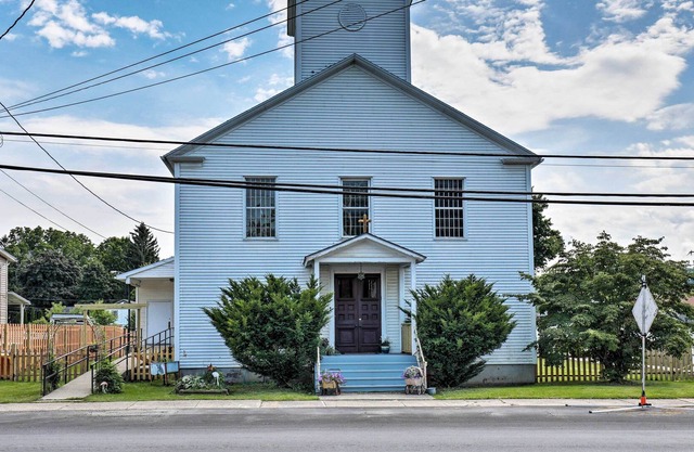 Unique Pet Friendly Home - 3 Mi to Dundee Wineries
