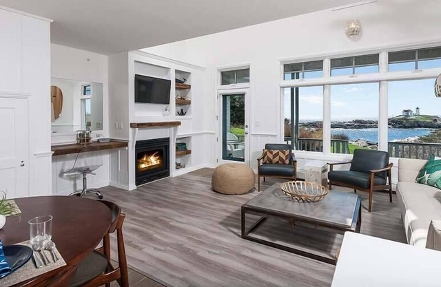 ViewPoint - 1BR Open Loft Suite 102