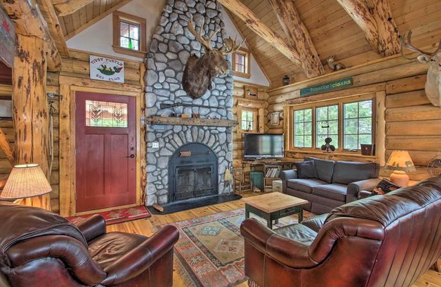 Waterfront Conway Lake Cabin with Deck and Fire Pit!