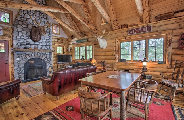 Waterfront Conway Lake Cabin w/ Deck & Fire Pit!