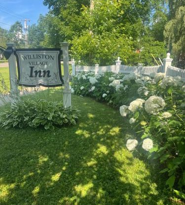 Williston Village Inn 