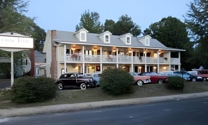 Conway House | 1000 m² Motel ∙ 5 guests