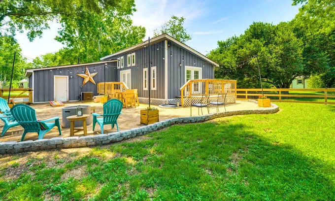 Tomball Cottage | 111 m² Cabin ∙ 2 bedrooms ∙ 6 guests