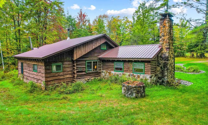 Olmstedville Cabin | 112 m² Cabin ∙ 3 bedrooms ∙ 6 guests