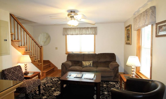 Oneonta House | 117 m² House ∙ 4 bedrooms ∙ 8 guests