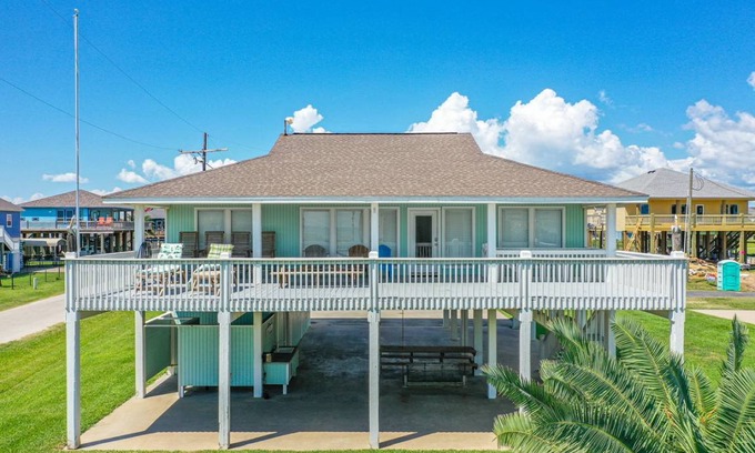 Crystal Beach House | 123 m² House ∙ 3 bedrooms ∙ 10 guests