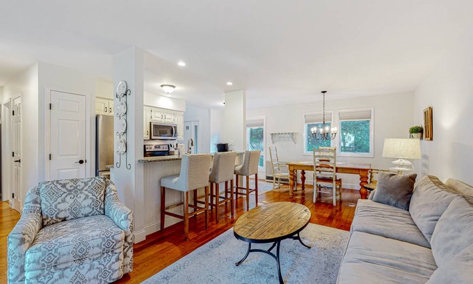 West Hartford Condo | 125 m² Condo ∙ 3 bedrooms ∙ 6 guests