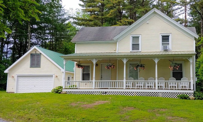 Warrensburg House | 167 m² House ∙ 4 bedrooms ∙ 10 guests