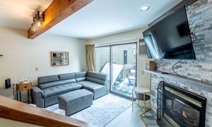 Jeffersonville Apartment | 1800 m² Apartment ∙ 4 bedrooms ∙ 8 guests
