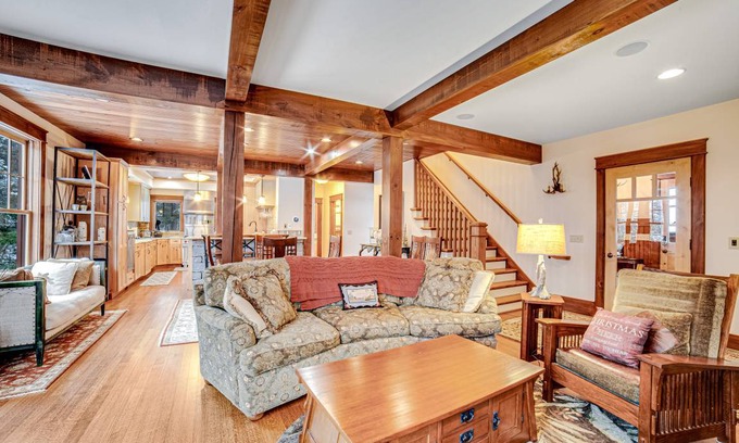 North Creek House | 196 m² House ∙ 4 bedrooms ∙ 8 guests