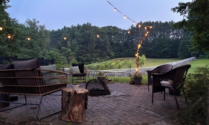 Milford House | 2 Acres of Peace-Walk to Shops, Pubs, Local Restaurant-River at Back or Property