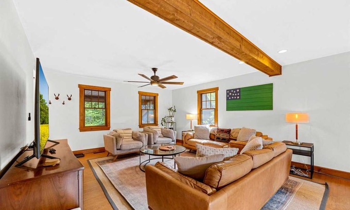 Pittsfield House | 217 m² House ∙ 4 bedrooms ∙ 8 guests