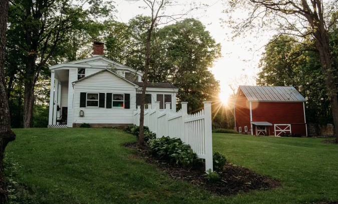 Greenfield Center House | 223 m² Farmhouse ∙ 5 bedrooms ∙ 9 guests