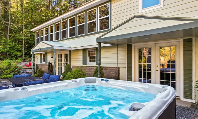 Brant Lake House | 264 m² House ∙ 6 bedrooms ∙ 10 guests