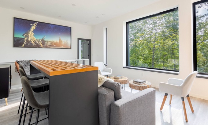 Moscow House | 2BR w/ Mountain Views + Infrared Sauna Near Town