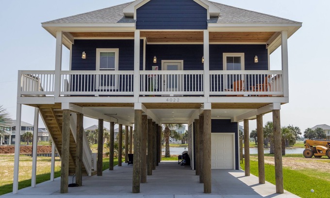 Terramar Beach House | 3 Bedroom/2 Bath Tropical Sunset Lagoon Style