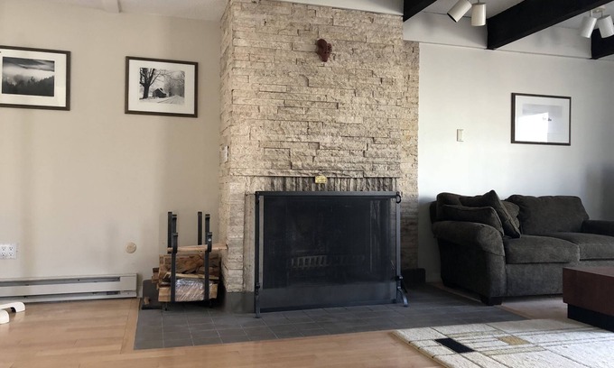 Stratton Mountain Condo | 3 Level Stratton Mountain Condo Only 2 Miles To The Base Of Stratton