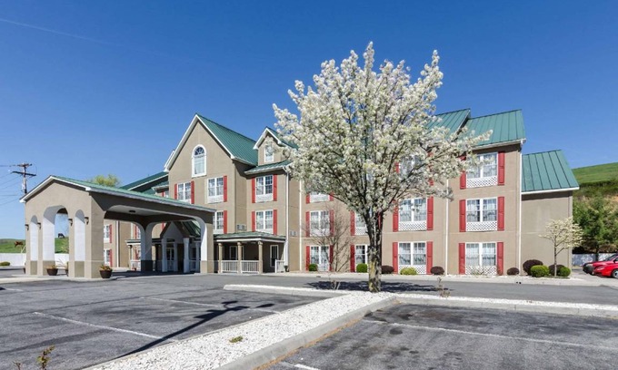 Wytheville Hotel | 31 m² Hotel ∙ 8 guests
