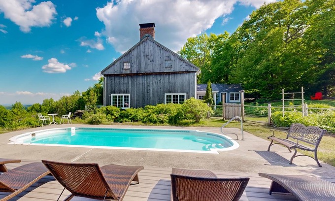 West Dover House | 325 m² House ∙ 4 bedrooms ∙ 8 guests