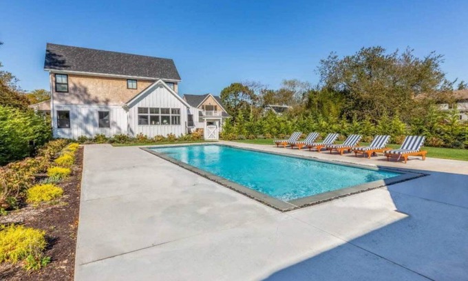 Silver Beach House | 360 m² House ∙ 5 bedrooms ∙ 10 guests