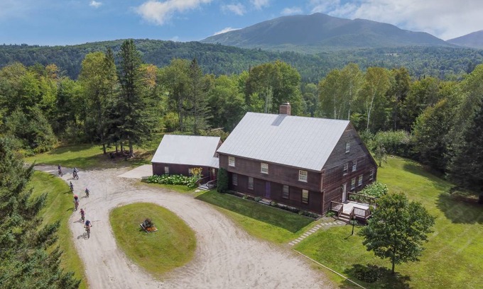 East Burke House | 380 m² House ∙ 6 bedrooms ∙ 21 guests