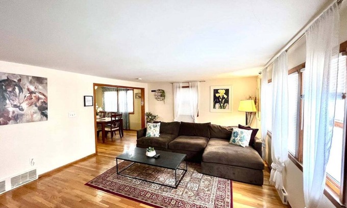 Waltham Apartment | 3bd/1ba apartment with parking 7630