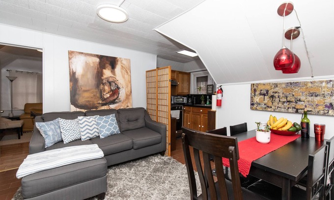West New York House | 3Bedroom near to NYC Parking-balcony NY-View 2