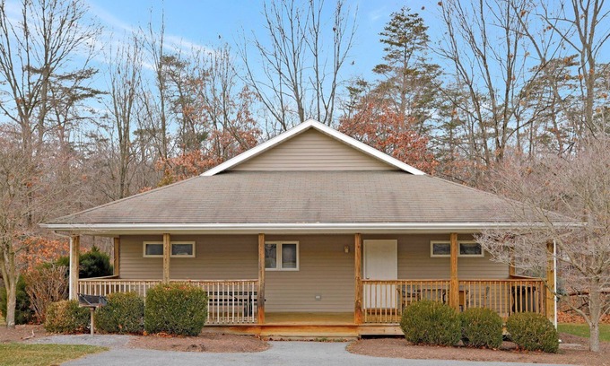 The Woods Cottage | 4 Bedroom/4Bath Cottage