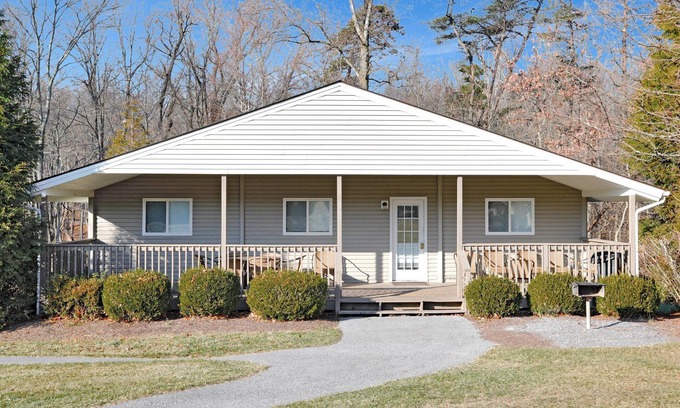 The Woods Cottage | 4 Bedroom/4Bath Cottage